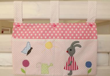 Bettasche Hase im Garten (rosa) 